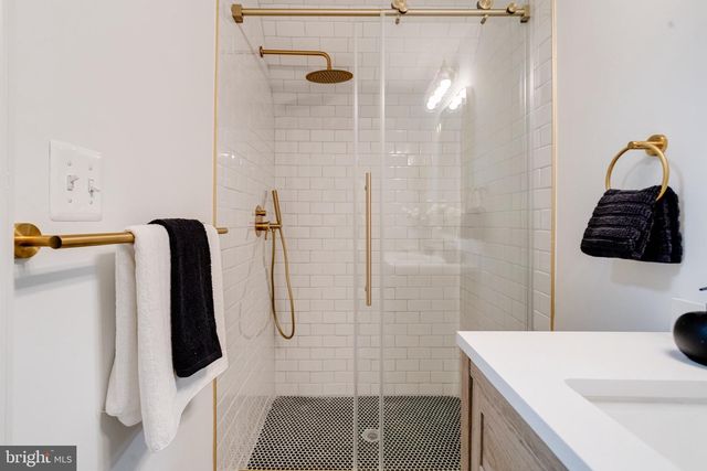 3724 SYLVAN DR, Baltimore, MD 21207