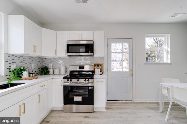 3724 SYLVAN DR, Baltimore, MD 21207