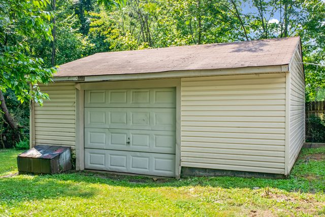 216 Tobacco Rd, Clarksville, TN 37042