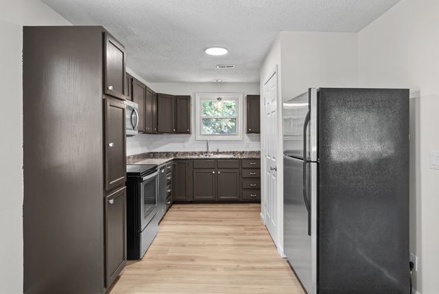216 Tobacco Rd, Clarksville, TN 37042