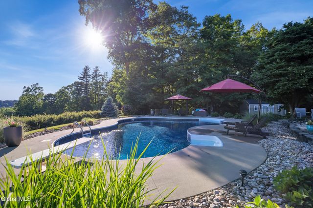 1 Tansy Court, North Greenbush, NY 12198