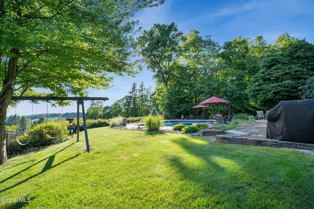 1 Tansy Court, North Greenbush, NY 12198