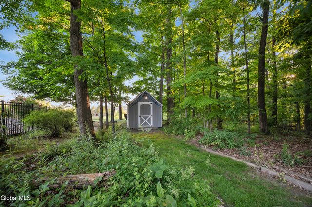 1 Tansy Court, North Greenbush, NY 12198