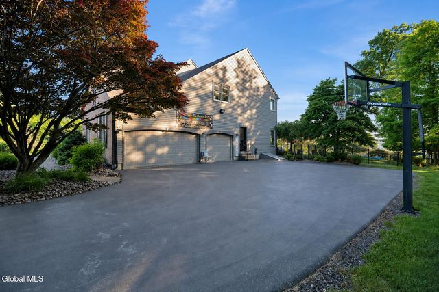 1 Tansy Court, North Greenbush, NY 12198