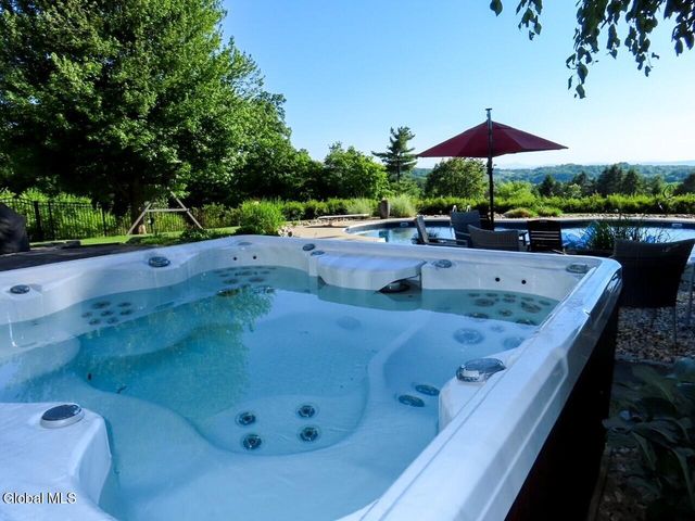 1 Tansy Court, North Greenbush, NY 12198
