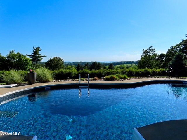 1 Tansy Court, North Greenbush, NY 12198