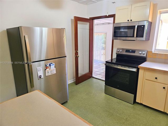 6624 SW 78th Terrace, South Miami, FL 33143