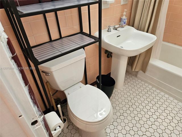 6624 SW 78th Terrace, South Miami, FL 33143