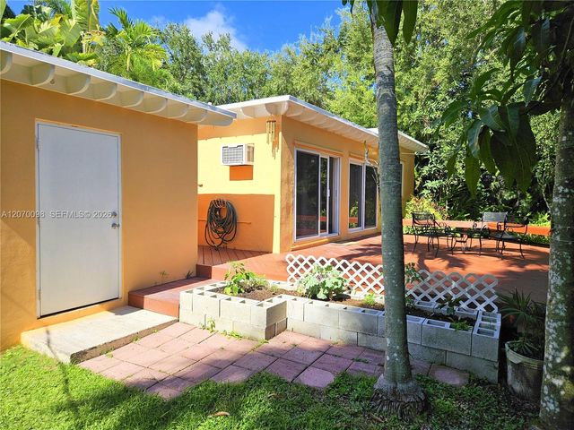 6624 SW 78th Terrace, South Miami, FL 33143