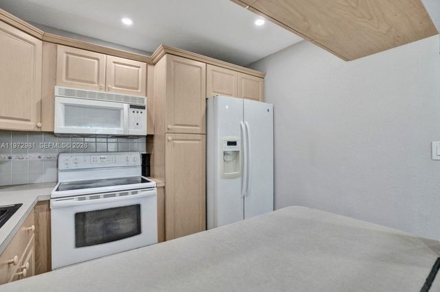 3665 NE 167th St 208, North Miami Beach, FL 33160