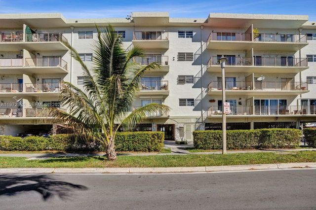 3665 NE 167th St 208, North Miami Beach, FL 33160