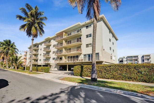 3665 NE 167th St 208, North Miami Beach, FL 33160