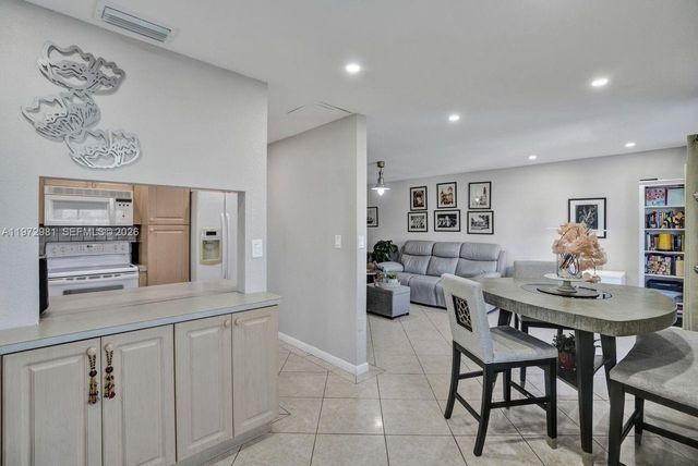 3665 NE 167th St 208, North Miami Beach, FL 33160