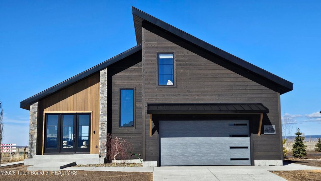 1016 IROQUOIS Avenue, Driggs, ID 83422