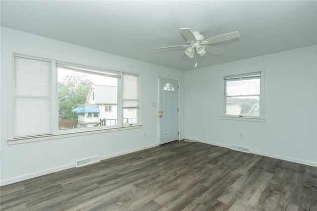 220 W 10th Ave, Tarentum, PA 15084