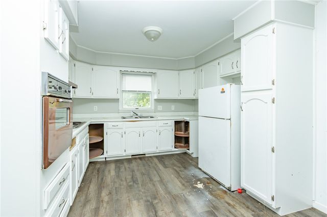 220 W 10th Ave, Tarentum, PA 15084