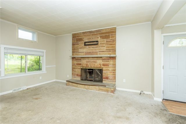 220 W 10th Ave, Tarentum, PA 15084