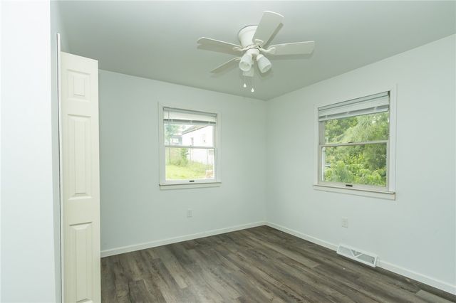 220 W 10th Ave, Tarentum, PA 15084