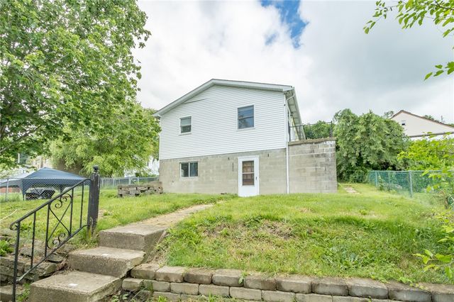 220 W 10th Ave, Tarentum, PA 15084