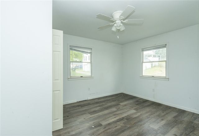 220 W 10th Ave, Tarentum, PA 15084
