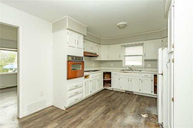 220 W 10th Ave, Tarentum, PA 15084