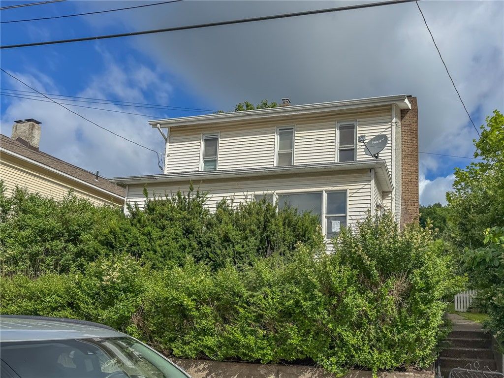 220 W 10th Ave, Tarentum, PA 15084