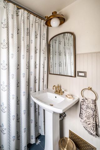 6590 W Hadley STREET, Milwaukee, WI 53210