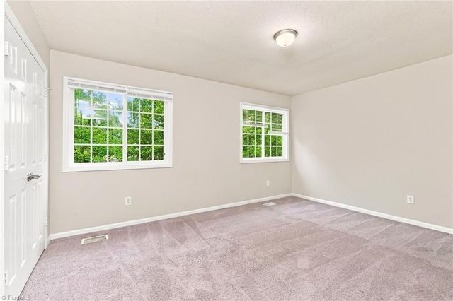 1495 Fiddlers Knoll Drive, Kernersville, NC 27284