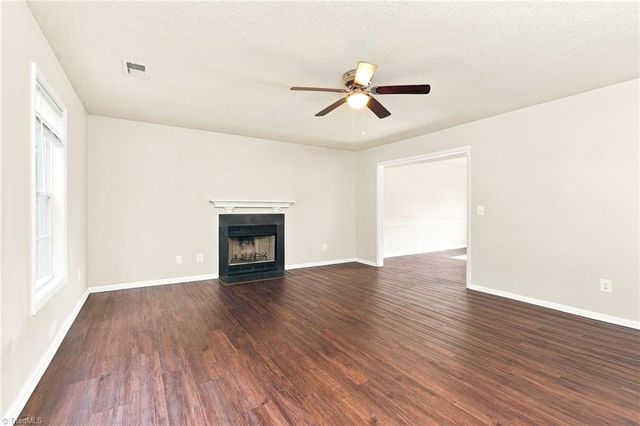 1495 Fiddlers Knoll Drive, Kernersville, NC 27284