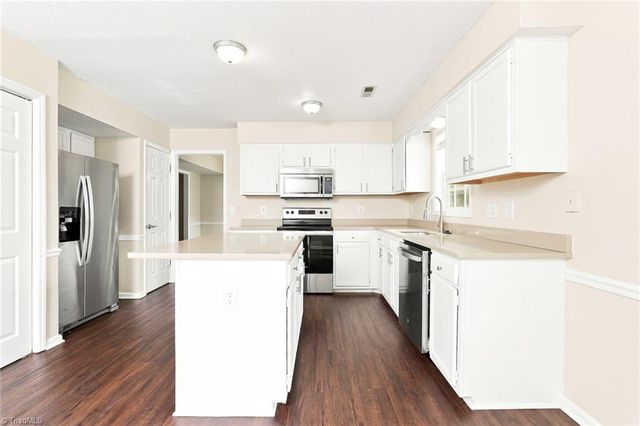 1495 Fiddlers Knoll Drive, Kernersville, NC 27284