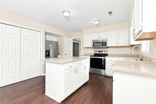 1495 Fiddlers Knoll Drive, Kernersville, NC 27284