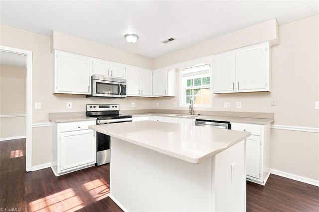 1495 Fiddlers Knoll Drive, Kernersville, NC 27284