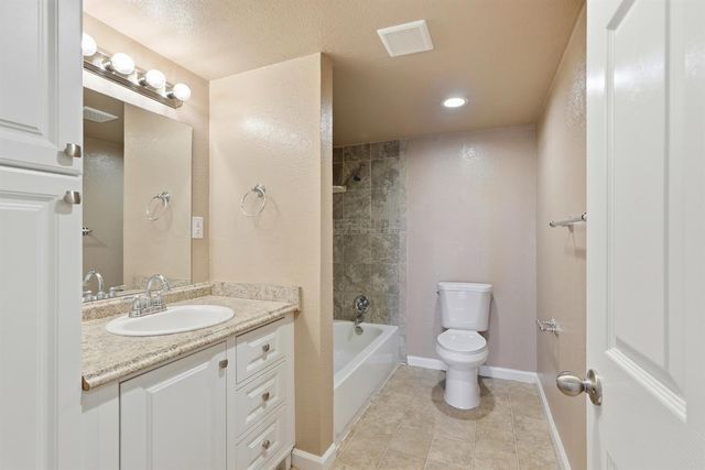 20042 N Ray Rd, Lodi, CA 95242