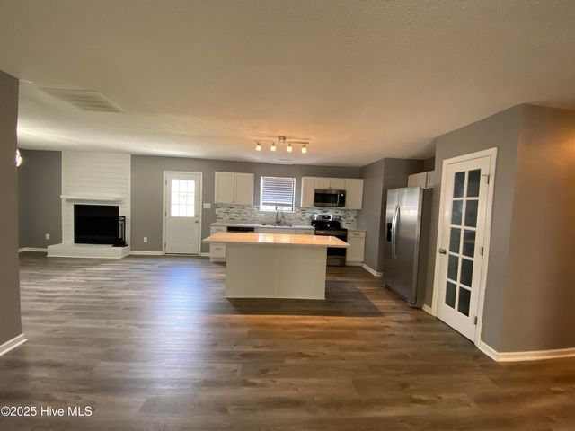 407 Sitton Place, Jacksonville, NC 28546