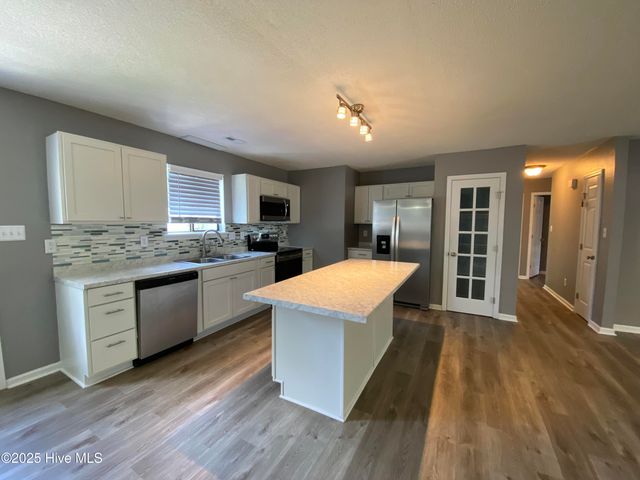 407 Sitton Place, Jacksonville, NC 28546