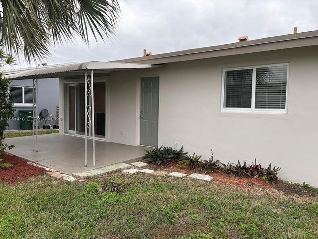 7305 NW 57th Ct, Tamarac, FL 33321