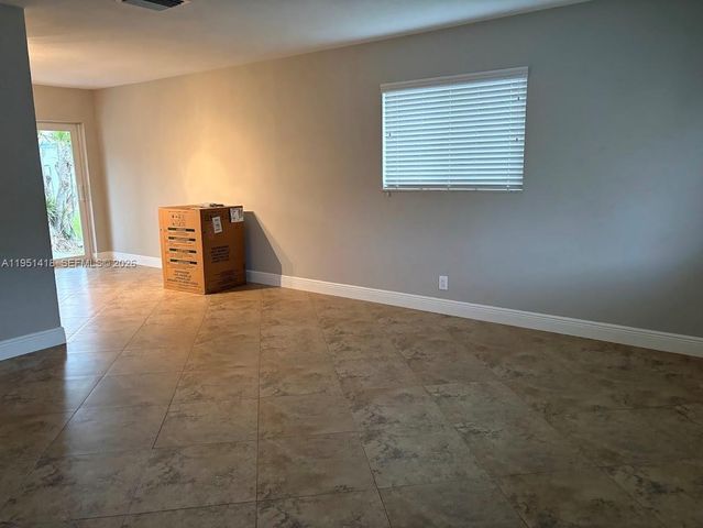 7305 NW 57th Ct, Tamarac, FL 33321