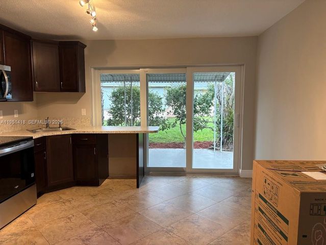 7305 NW 57th Ct, Tamarac, FL 33321