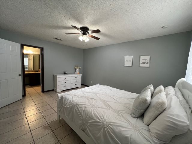 6736 Black Wing Drive, Fort Worth, TX 76137