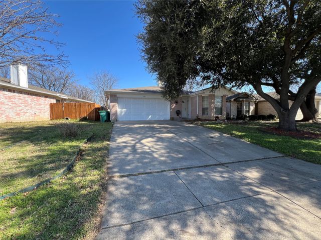 6736 Black Wing Drive, Fort Worth, TX 76137