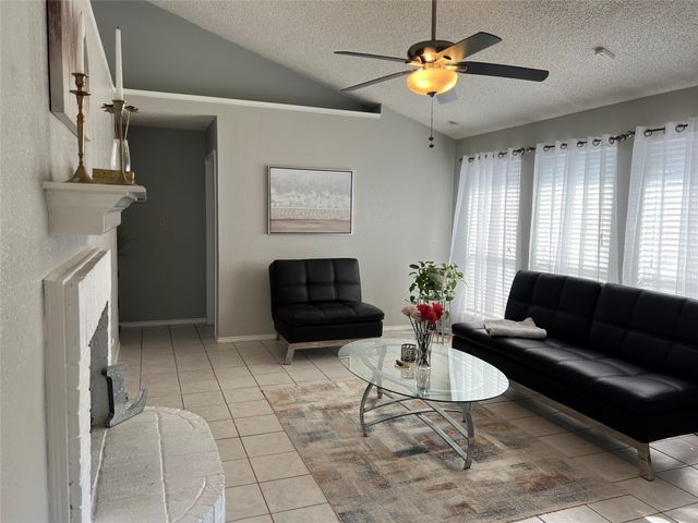 6736 Black Wing Drive, Fort Worth, TX 76137
