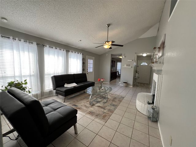 6736 Black Wing Drive, Fort Worth, TX 76137