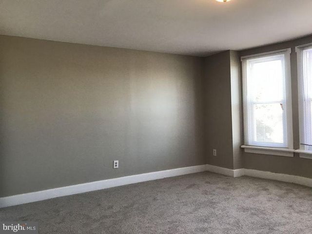 19 N MACDADE BLVD, Glenolden, PA 19036