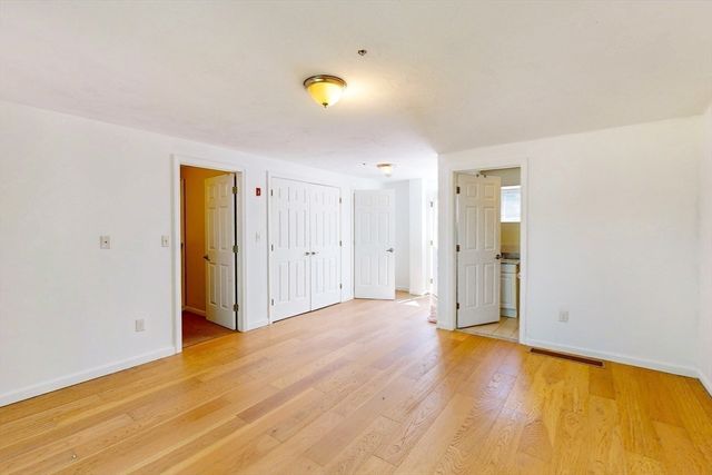 110 Coolidge Hill Rd 4, Watertown, MA 02472