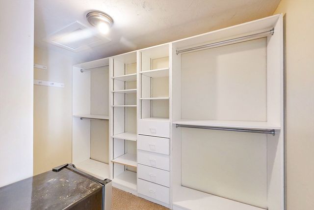 110 Coolidge Hill Rd 4, Watertown, MA 02472