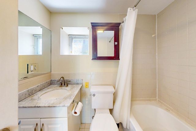 110 Coolidge Hill Rd 4, Watertown, MA 02472