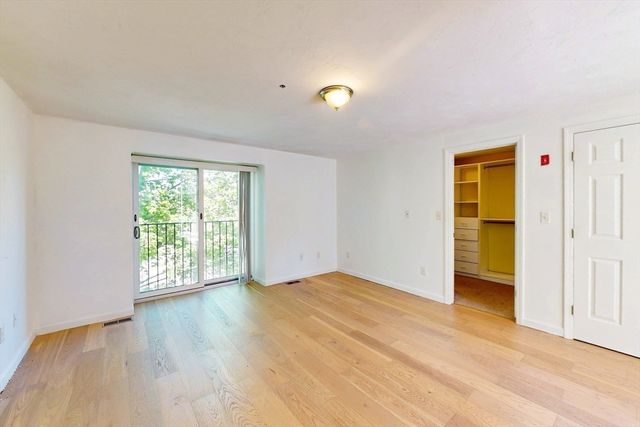 110 Coolidge Hill Rd 4, Watertown, MA 02472