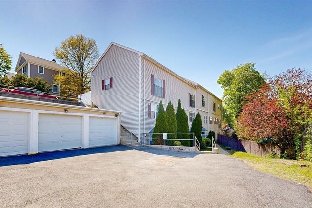 110 Coolidge Hill Rd 4, Watertown, MA 02472