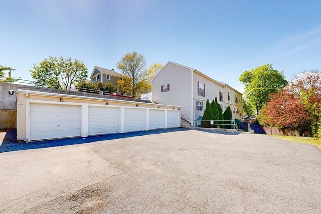 110 Coolidge Hill Rd 4, Watertown, MA 02472