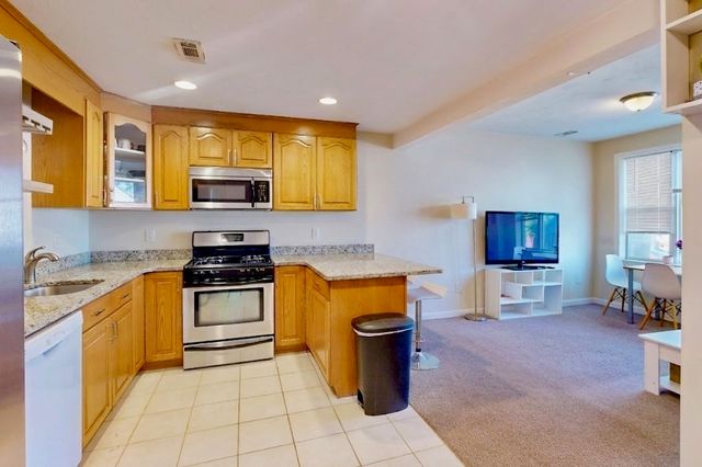 110 Coolidge Hill Rd 4, Watertown, MA 02472